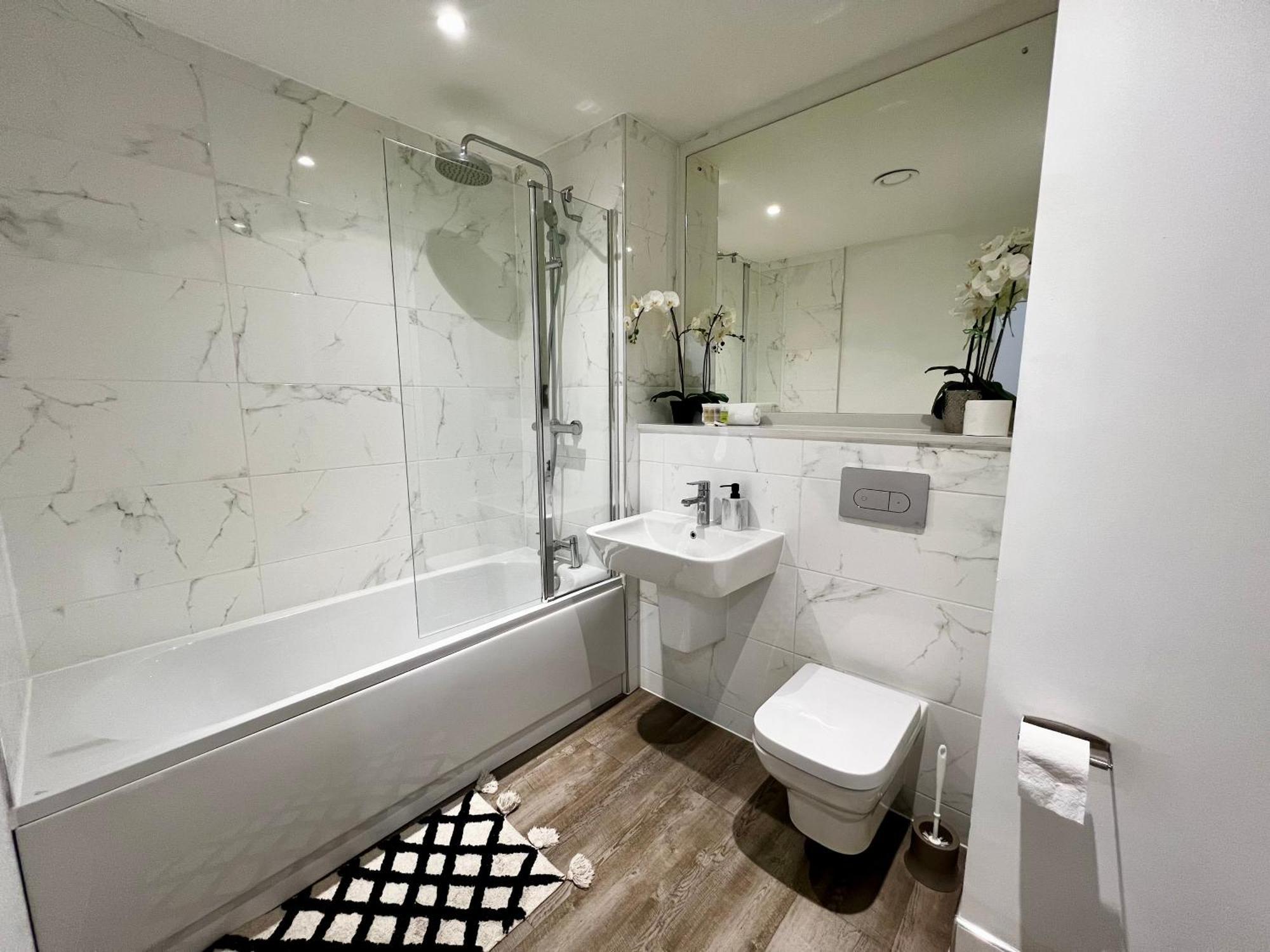Premium Deals L Last-Minute Stay L 4 Min Walk To Birmingham Central Library L 18Th Floor 2 Bed 2 Bath City Centre Penthouse With Gym & Netflix By Jvt Short Lets 外观 照片